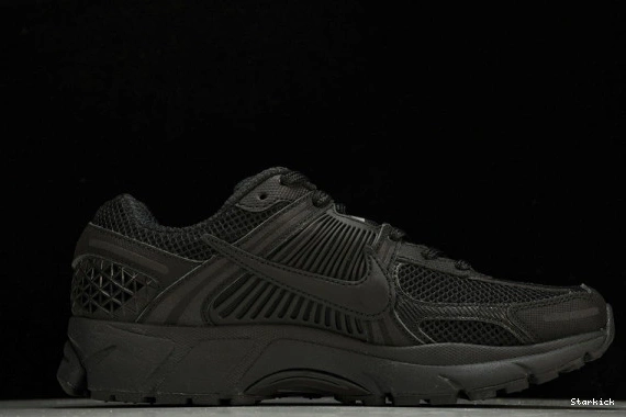 ZOOM BV1358-003 (2023) Triple 5 Black VOMERO NIKE 1027